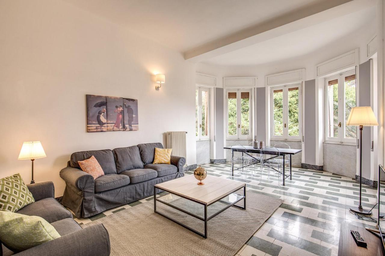 Aweshomeitaly - Bay Windows Apartment La Spezia Bagian luar foto
