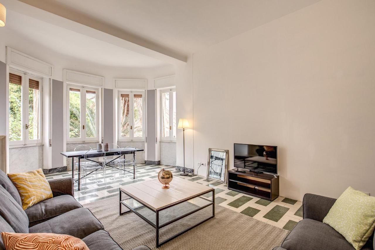 Aweshomeitaly - Bay Windows Apartment La Spezia Bagian luar foto