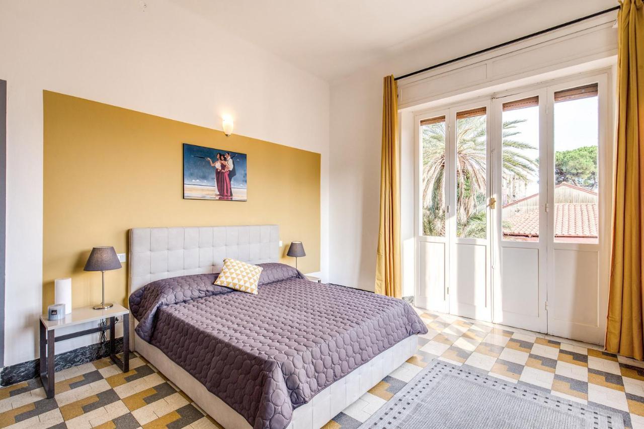 Aweshomeitaly - Bay Windows Apartment La Spezia Bagian luar foto